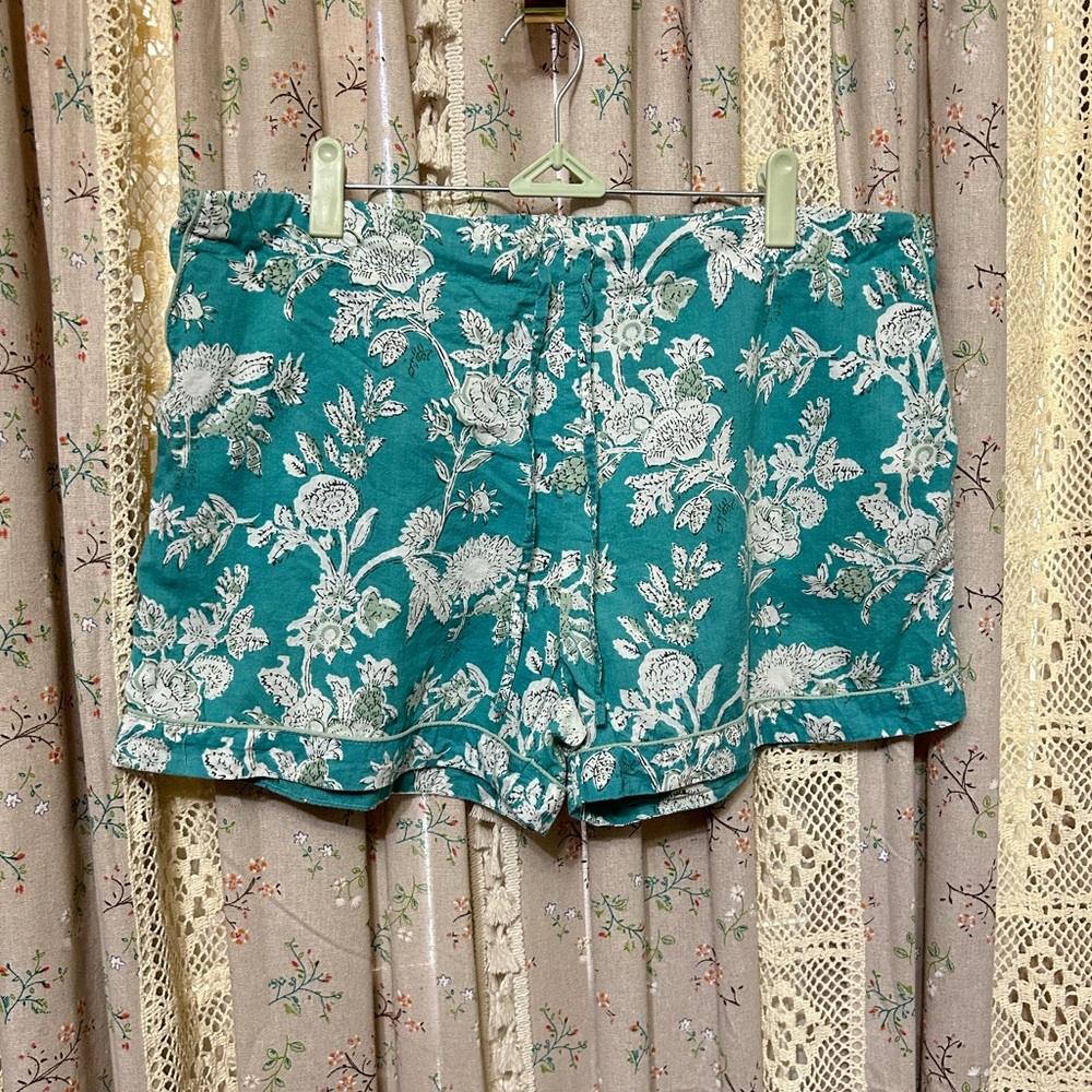 2/$28 Mahogany Teal Floral Cotton Shorts Size L‎